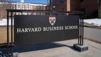 Are o avere de milioane de euro şi a ales să meargă la Harvard după dezamăgirea vieții lui