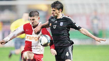 Steaua s-a înțeles cu Iliev, dar Rapid mai speră!** Vezi cum mai poate ajunge fundașul bulgar în Giulești