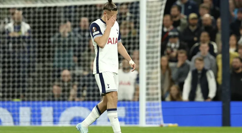 Presa din Anglia nu l-a iertat pe Radu Drăguşin şi a dat verdictul dur, după ce românul a fost eliminat în minutul 8 al meciului Tottenham - Qarabag