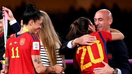 Federația de Fotbal din Spania, gata să părăsească UEFA dacă Luis Rubiales va fi demis din funcție! Scandalul capătă proporții uriașe: mama oficialului a intrat în greva foamei!