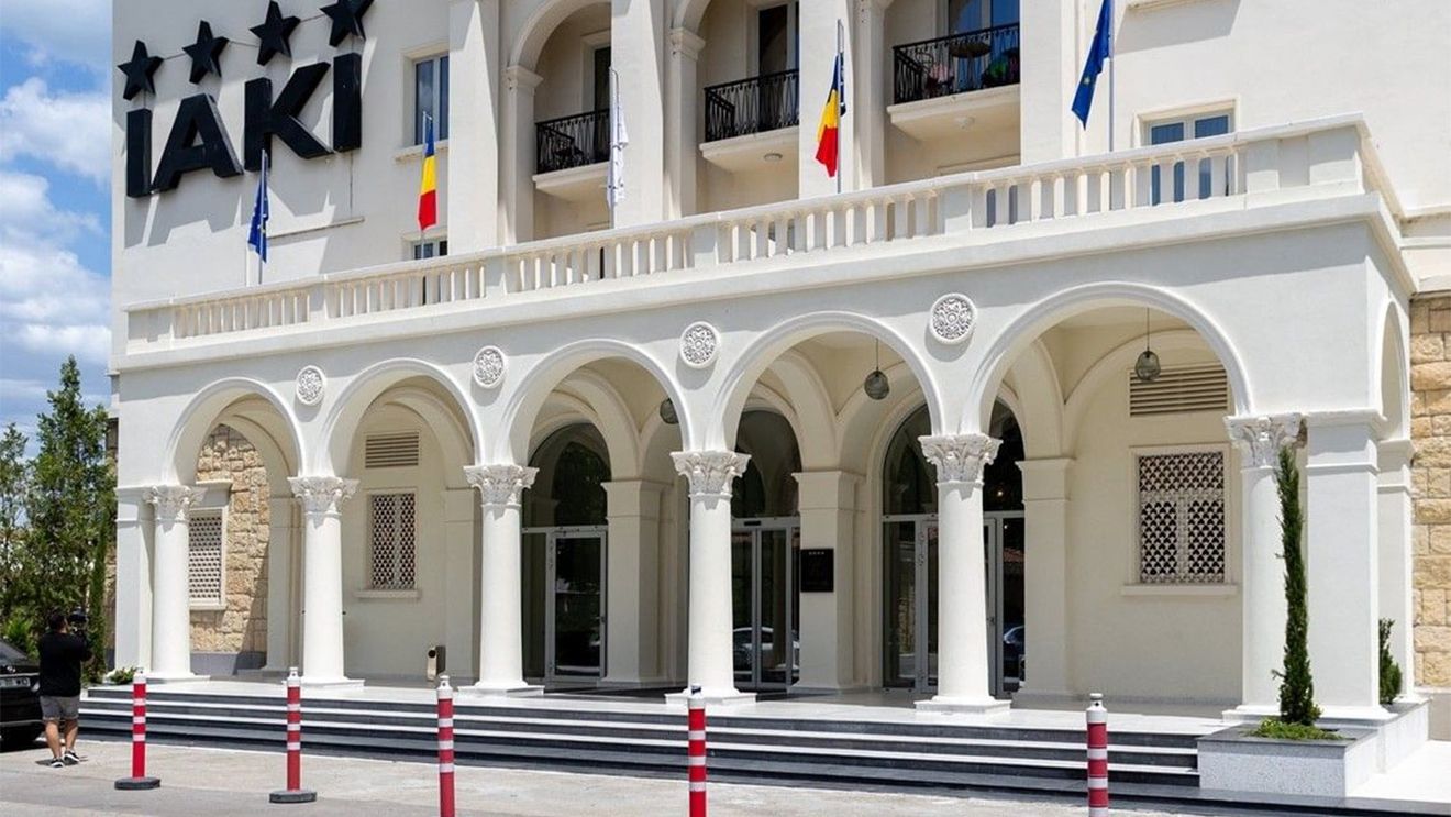 Cât costă cazarea pentru trei nopți de Crăciun la hotelul lui Gică Hagi din Mamaia! Ce include oferta „regală”