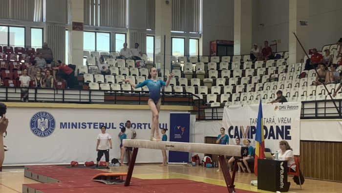 Mărturie din Infernul de la Deva. Episodul 2. Teroarea cântarului și meniul incredibil pe care gimnastele îl primesc: „Am pus un teanc de șervețele ca să scoatem uleiul din cașcavalul pane” | VIDEO EXCLUSIV