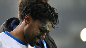 FCSB jubilează: Ștefan Baiaram nu a scăpat după ce a scuipat un fan dinamovist!