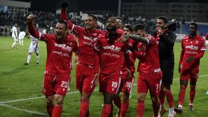 Dinamo l-a dat afară și el a semnat într-un campionat de la marginea Europei cu o echipă fondată acum 7 ani