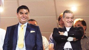 Borcea a vrut să plece, dar s-a răzgândit la insistențele... Stelei! ** "Finule, nu pleca!"