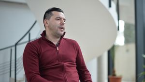 INTERVIU | Cosmin Contra s-a deschis pentru ProSport. Ce surprize pregătește pentru campania de calificare, cum a trăit Tătărușanu dispariția lui Sala, de ce plânge des și cei doi idoli în antrenorat: "Sunt revoluționari"