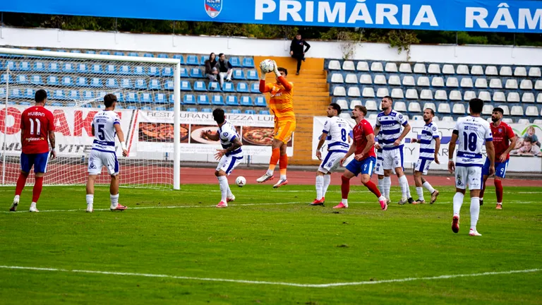 Știința Poli a trecut la limită de SCM Râmnicu Vâlcea și continuă să rămână aproape de lider. Dan Alexa: ”Cred că la Liga 2 sunt cel puțin două echipe cu buget de salarii mai mare ca al nostru”
