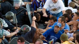 Bine că ultrașii Stelei și ai lui ȚSKA sunt înfrățiți!** Scandal cu 8 înjunghiați după un eșec al lui Levski la Varna