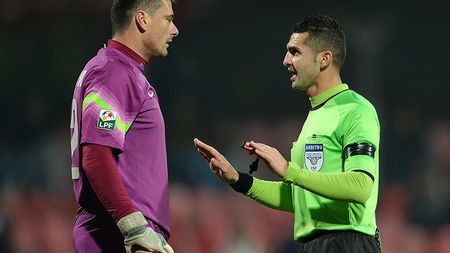 Haos total la o echipă din Liga 1. Portarul este acuzat că a vandalizat magazia clubului și și-a lăsat colegii fără echipament: "Este o minciună!"