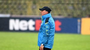 Mircea Rednic și-a ieșit din minți la conferința de presă după FC Argeș - UTA Arad: „Ce e asta?!”. S-a trezit înconjurat de fani piteșteni