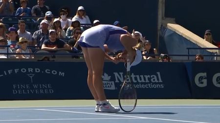 Faza care arată cât de mult și-a dorit Simona Halep calificarea în finală la Toronto! Racheta româncei, dezmembrată după cele două mingi de meci irosite în semifinala cu Jessica Pegula | FOTO