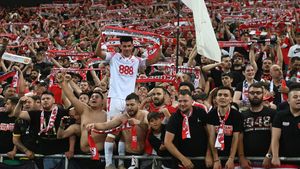 Superba sportivă cunoscută în toată Europa și cu zeci de mii de fani, apariție bombă printre ultrașii lui Dinamo la victoria anului | GALERIE FOTO: „Și de ar fi să mor, să-mi cânte galeria!” | EXCLUSIV