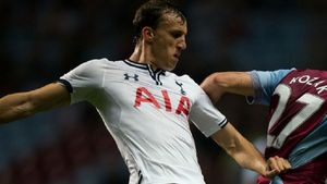 Fanii Stelei, principalii "vinovați" pentru ce i se întâmplă lui Chiricheș la Tottenham! Ce scriu englezii