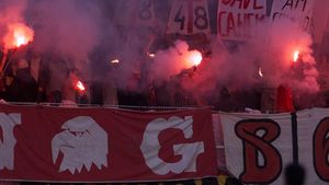 „Câinii" sărbătoresc incendierea peluzei Ghencea