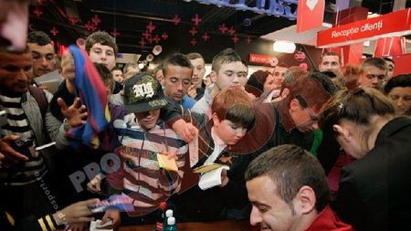 FOTO** Sute de fani i-au sufocat pe steliști la Severin! Vezi de ce!