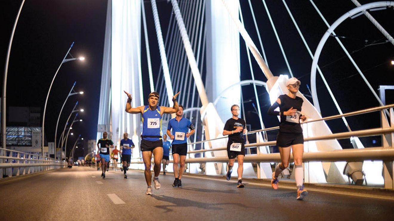 Noapte nebună, București! 500 de participanți au luat startul ProSport Night Run, competiție ajunsă la cea de-a treia ediție