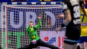 Bogdan Burcea a anunțat echipa pentru meciul din această seară de la Euro 2020, România – Germania. „Dacă jucătoarele de la 9 metri reușesc să îmbrace jocul Cristinei Neagu, sunt convins că vom avea succes”