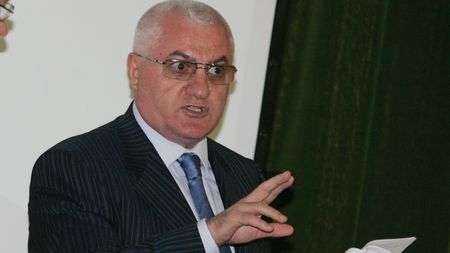 "Lupescu nu ar trebui să aibă dreptul să-i negocieze salariul lui Pițurcă"