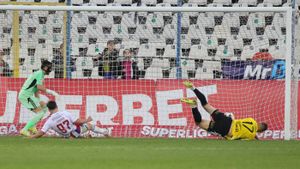 Aşa ceva nu s-a mai văzut în Superliga! Cu câte minute a prelungit arbitrul a doua repriză a meciului Oțelul Galați - U Cluj