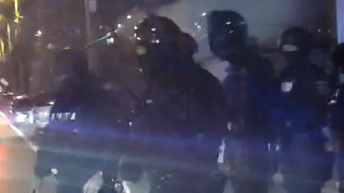 Scene de război pe străzile din Ploiești după Petrolul - FCSB 2-2! Acuzații extrem de grave la adresa jandarmilor: încălcarea unei proprietăți private fără mandat! De la ce a plecat haosul | VIDEO EXCLUSIV