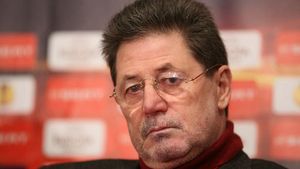 Dinu: "Sunt probleme de joc la Dinamo care se repetă!"** Vezi cum comentează prestația fundașilor Astrei