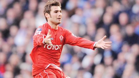 Fiorentina joacă "alba-neagra" cu Mutu