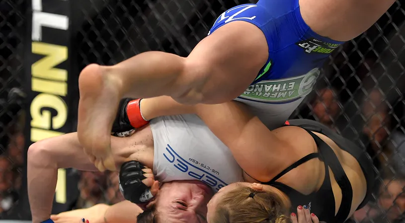 VIDEO | KO brutal în UFC: Ronda Rousey a fost spulberată în cușcă cu o lovitură de picior în zona gâtului și a fost spitalizată. E prima înfrângere pentru Ronda