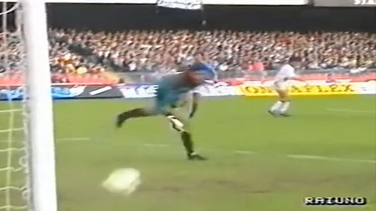 Remember** Lăcă, ce meci! VIDEO "Fiara" a avut șansa istorică să îngenuncheze echipa lui Maradona: a dat-o în bară cu Napoli