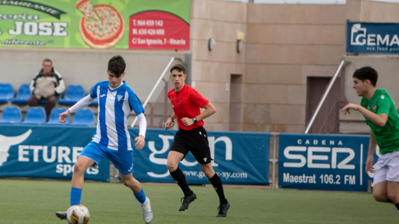 Povestea fotbalistului de 17 ani din Vinaros care face senzație în Comunidad Valenciana! „Îmi place mâncarea românească, vreau să joc în Superliga