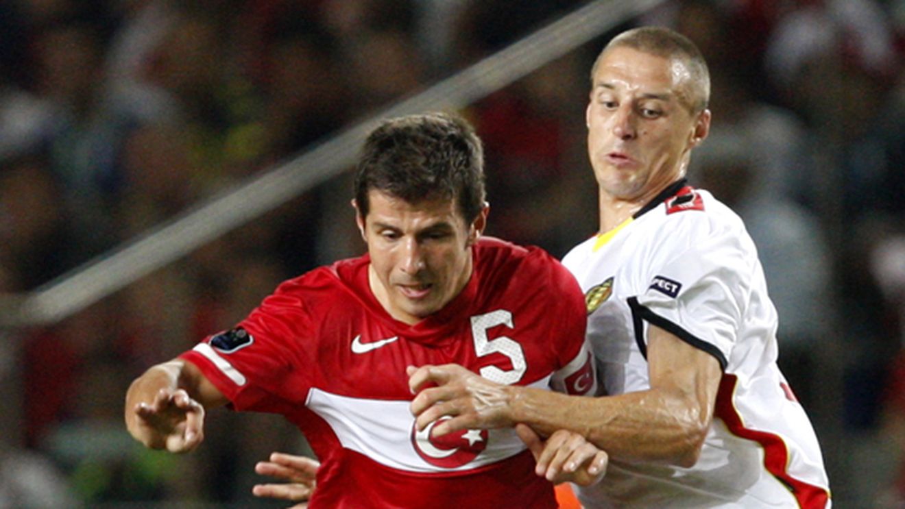 Internaționalul turc Emre BelÃ¶zoĂŸlu va semna cu Atletico Madrid