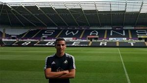 ULTIMA ORĂ‚ | Încă un român a semnat cu o echipă din Premier League. Cine este jucătorul care a fost transferat de Swansea