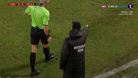Tensiuni la Cluj! Corneliu Papură a intrat pe teren și s-a certat cu arbitrul. Ce l-a supărat pe antrenorul Craiovei