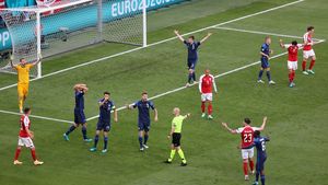 S-a aflat cum s-a ajuns la reluarea meciului Danemarca - Finlanda, de la Euro 2020! Mesajul lui Christian Eriksen pentru colegi, de pe patul de spital