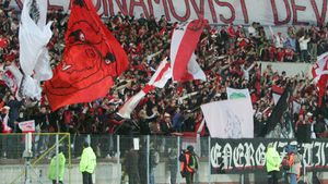 Oficialii sechestrați pe stadion