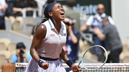 Coco Gauff a avut parte de o atmosferă ostilă în sferturile Roland Garros, dar a găsit puterea să glumească: „La asta mă gândeam când eram în baia de la vestiare!”