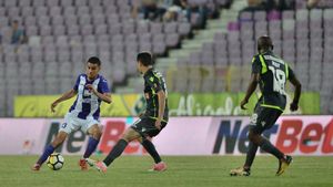 ACS Poli Timișoara - Dinamo 1-3. "Câinii" n-au avut milă de Neaga. Formația de pe Bega e retrogradată în proporție de 90%