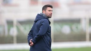 Adrian Mutu a primit o nouă lovitură. Ce fotbalist important e la un pas să plece de la Petrolul, direct din cantonament. EXCLUSIV