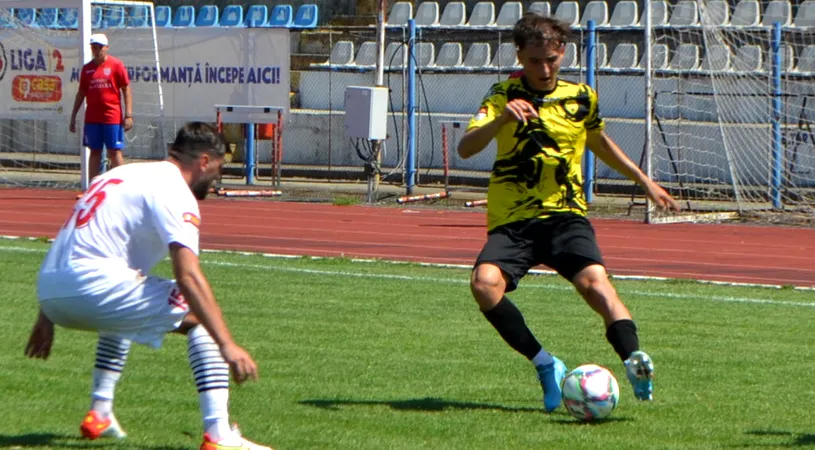 A doua achiziție a iernii pentru Chindia, un mijlocaș care a mai jucat în Liga 2 pentru FC Brașov. A fost luat sub formă de împrumut din Liga 3