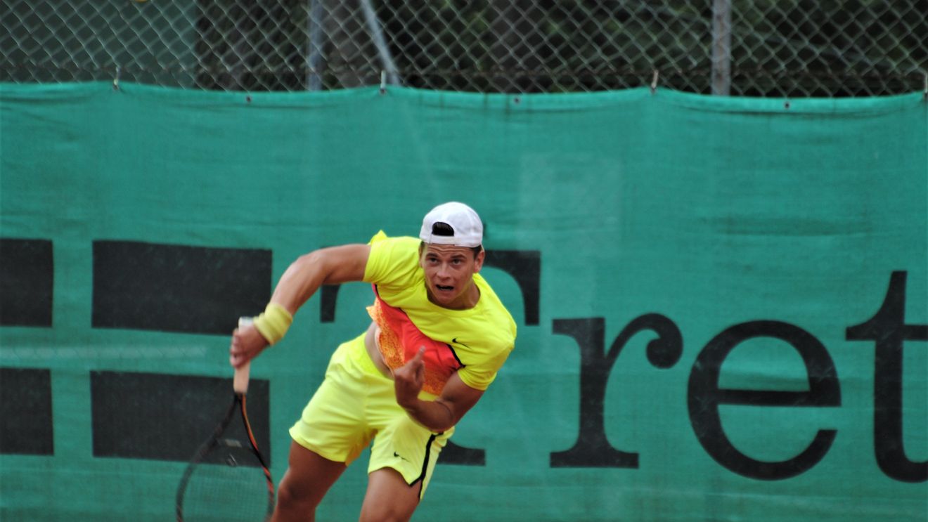 Ce înseamnă să vrei să faci tenis de performanță în România. Federația arătată cu degetul de părinții jucătorului de șapte ori campion național la juniori: "Îmi mut copilul din țară"