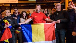 GALERIE FOTO | Modestia celui care și-a învins limitele. "Exagerăm cu cea mai grea competiție. Nu sunt profesionist". Ce a declarat Tibi Ușeriu la sosirea în România