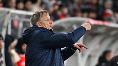 Emil Săndoi, cu lupa pe noile achiziții. Tehnicianul lui Poli Iași a luat decizia în privința lui Doru Popadiuc și a remarcat evoluția atacantului venit de la Slobozia. EXCLUSIV