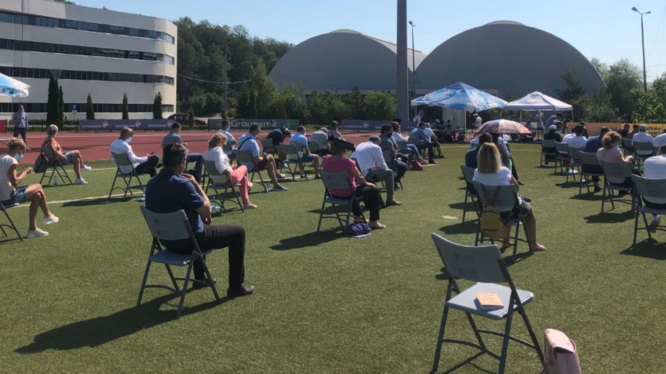 Panică după Adunarea Generală a Federației Române de Handbal! Un membru prezent la ședință a fost depistat cu Covid-19! La eveniment au participant 143 de membri | EXCLUSIV