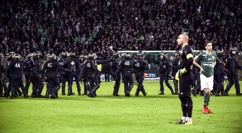 VIDEO | Incidente incredibile în meciul Saint-Etienne - Lyon! Fekir i-a înnebunit pe fanii gazdelor: le-a arătat tricoul, în stil Messi, după ce a înscris