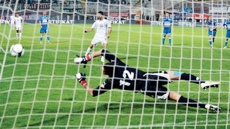 Herea e 'Mister Penalty'!** Decarul Rapidului nu a ratat nicio lovitură de pedeapsă în ultimele șase sezoane