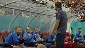 Răbufnire a lui Nicolae Dică după golul Craiovei! Unul dintre colaboratori a început să zâmbească la gesturile tehnicianului