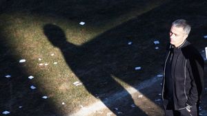 Variantă ȘOC în Anglia: "Mourinho are locul asigurat la Spurs"** De ce a lansat ipoteza casei din Londra și ce poate obține în urma războiului psihologic cu Real