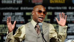 "Young Money". Floyd Mayweather și-a surprins fanii cu o poză din copilărie. FOTO | Pugilistul se purta la patru ace încă din tinerețe
