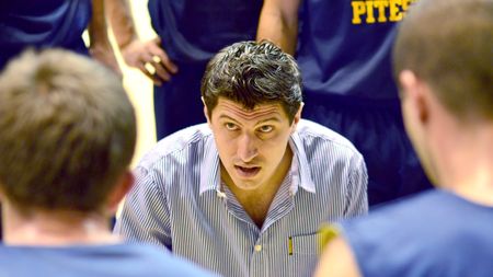 BASCHET | Povestea lui Hristu: mingea de fotbal folosită la driblingul de baschet, juniorat sărit și tușele apăsate de la subsolul CN "Sf Sava". Doi ani petrecuți cu nasul afundat între articole de lege și o zi la închisoarea Alcatraz. "Valoarea se vede, se impune. Cred că nu contează pașaportul"