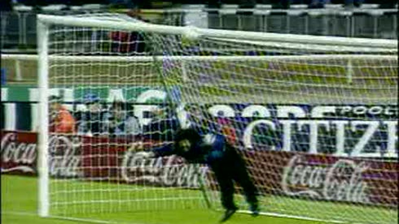 VIDEO** Higuita s-a retras printr-o "paradă scorpion"! Vezi cele mai tari trick-uri din istorie!