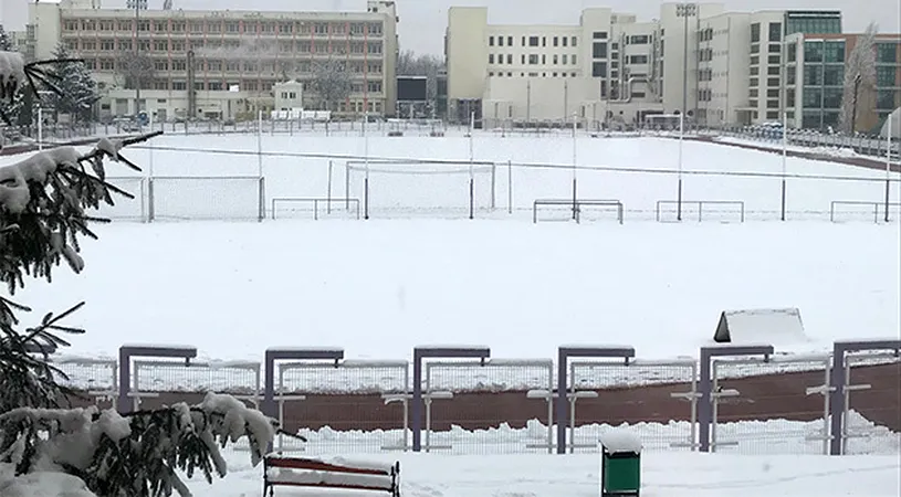 Mobilizare pentru deszăpezire pe stadionul Știința!** ASU Politehnica așteaptă încrezătoare meciul cu FC Hermannstadt, formația timișorenilor Pelici și Blănaru